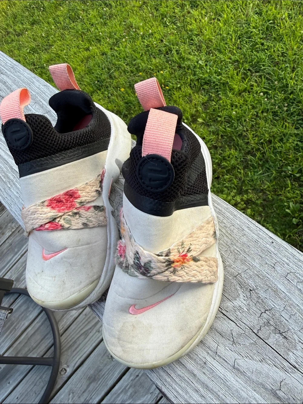 Nike Toddler Floral Strap Slip-On Sneakers in Cream and Pink